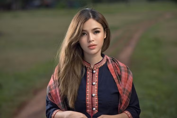 Tuy nhiên mới đây, dòng trạng thái của nữ đại gia Madam Bo đã khiến 1 bộ phận NHM bóng đá Lào cảm thấy không vui.