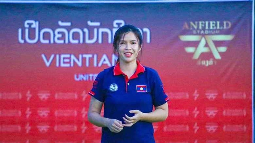 Tuy nhiên cũng không ít người ủng hộ ý kiến của Madam Bo và cho rằng việc ra đường đón các cầu thủ Lào sau chiến tích đáng kể tại U19 Đông Nam Á là điều mà các cầu thủ lẫn BHL của đội bóng nên tiếp nhận thay vì việc lẫn tránh.