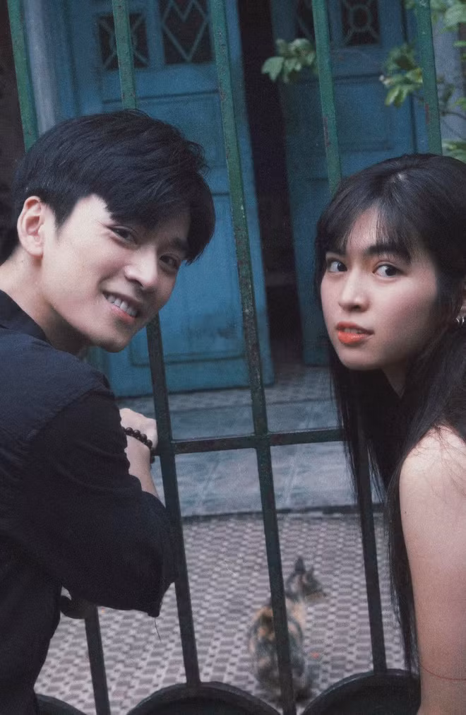 Khen thôi chưa đủ, netizen còn đưa ra giả thuyết rằng trong phim mối tình giữa thầy Ngạn và Trà Long chịu cảnh "đứt gánh", biết đâu ngoài đời Trần Nghĩa và Khánh Vân lại quyết định "nối lại tình xưa" thông qua bộ ảnh film này.