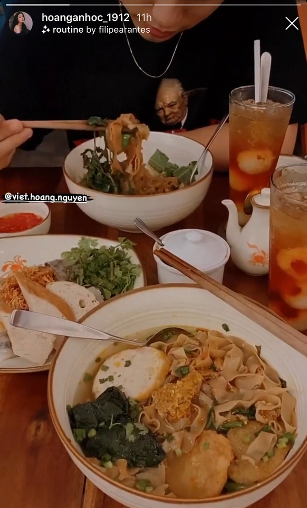 Hậu công khai "toang" với Văn Hậu, trong khi dân tình mải cảm thán thì Hoàng Anh Ốc tiếp tục chia sẻ hình ảnh bên một chàng trai khác