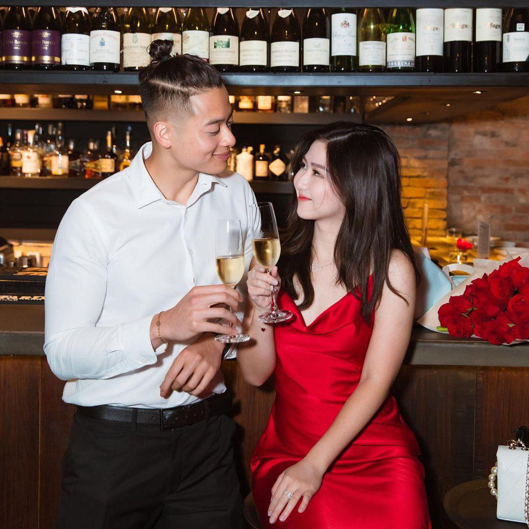 Trí Thịt Bòa (hay còn gọi là Trí Phan) sinh năm 1997, là một trong những trai đẹp nổi đình đám trong làng TikTok Việt. Anh chàng được biết đến là một Việt kiều Mỹ, sở hữu chiều cao ấn tượng 1m85 cùng thân hình 6 múi cực chuẩn.