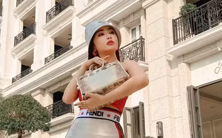 Trải qua 2 lần sinh nở và đã bước qua đầu 3 từ lâu, Mina Phạm vẫn giữ vững phong độ của mình trên đấu trường nhan sắc.