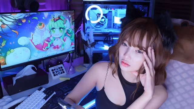 Những động tác, biểu cảm của Kazumi cũng rất "Nami", từ nụ cười tự tin đến ánh mắt sắc sảo đầy quyến rũ, tất cả đều khiến bộ cosplay trở nên sống động và hoàn hảo hơn bao giờ hết.