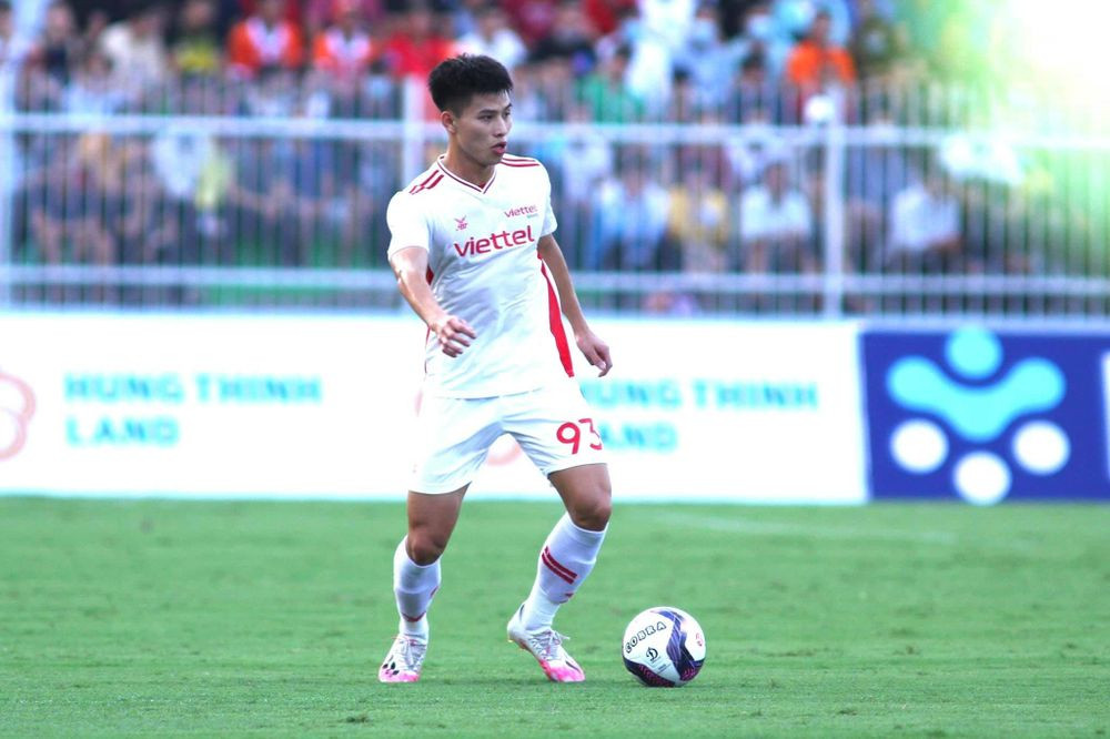 Nhiều nhà chuyên môn còn đánh giá Thanh Bình sẽ là "hòn đá tảng" trước khung thành của bóng đá Việt Nam trong tương lai.