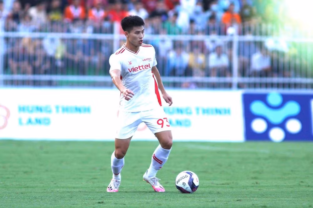 Nhiều nhà chuyên môn còn đánh giá Thanh Bình sẽ là "hòn đá tảng" trước khung thành của bóng đá Việt Nam trong tương lai.