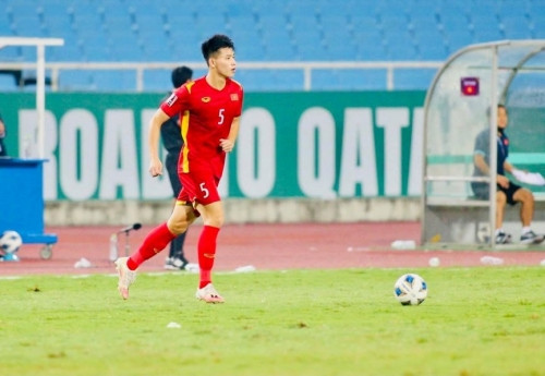 Khác với các cầu thủ rất thích chơi MXH, Thanh Bình lại khá kín tiếng. Trung vệ 22 tuổi ít khi cập nhật trang cá nhân và cũng hiếm khi chia sẻ những hình ảnh đời thường của mình, nếu có đăng sẽ chỉ là hình ảnh trên sân cỏ.