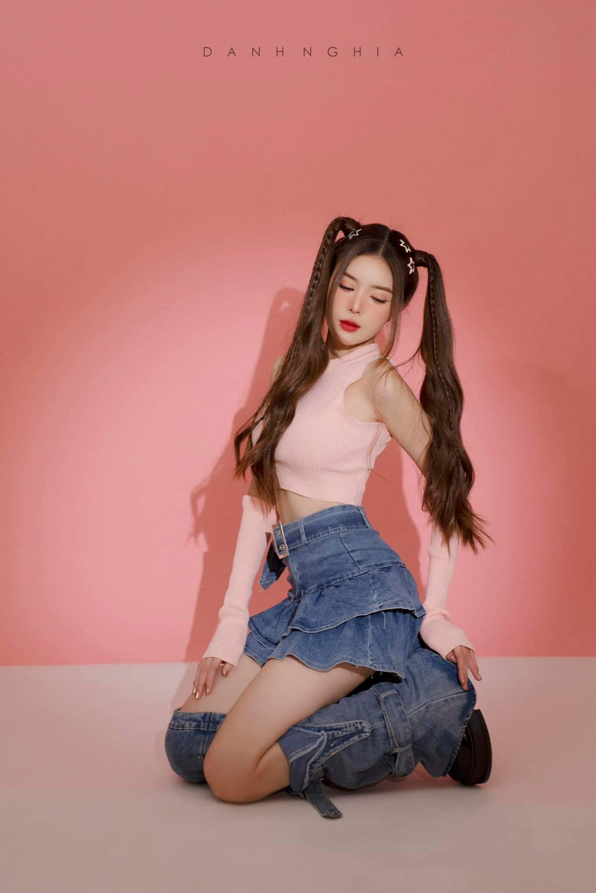 Việc công khai thẩm mỹ trên các phương tiện truyền thông đại chúng mang đến cho cô gái Khánh Hòa nhiều áp lực hơn là tên tuổi được hâm nóng.