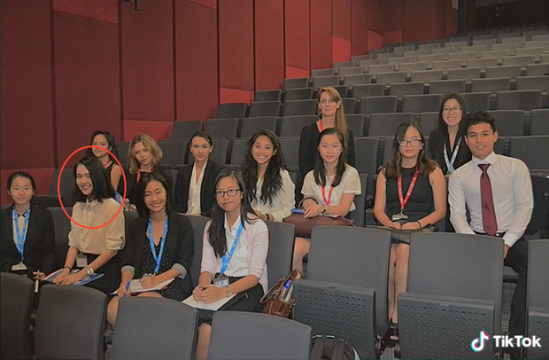 Với nụ cười rạng rỡ, làn da trắng và các đường nét thanh tú, không quá khó để nhận ra Hải Tú trong ảnh.