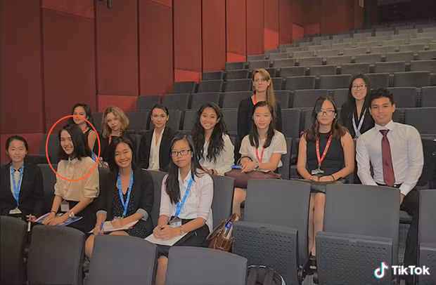 Với nụ cười rạng rỡ, làn da trắng và các đường nét thanh tú, không quá khó để nhận ra Hải Tú trong ảnh.