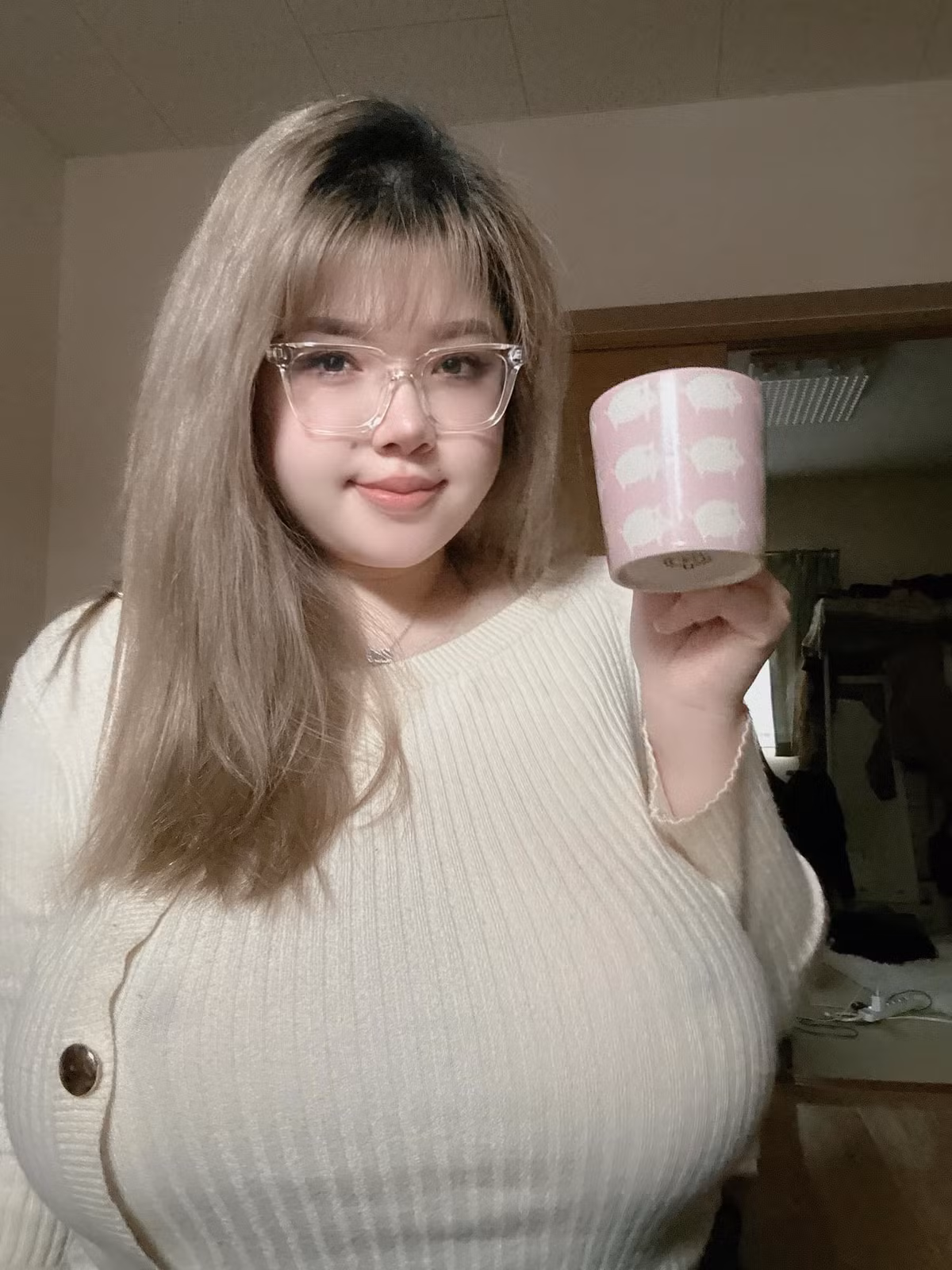 Chưa hết, người lạ còn hứa nếu Thu Trang đồng ý thì sẽ chuyển trước 1.500 đô để chứng minh mình nói sự thật, bao giờ cả hai gặp nhau sẽ chuyển nốt phần tiền còn lại.