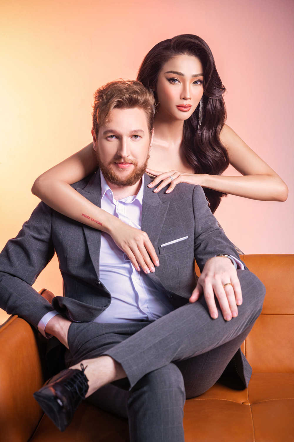 Về phần Bella, dù nhận thấy sự khác biệt của bản thân nhưng cô lại không dám come out.