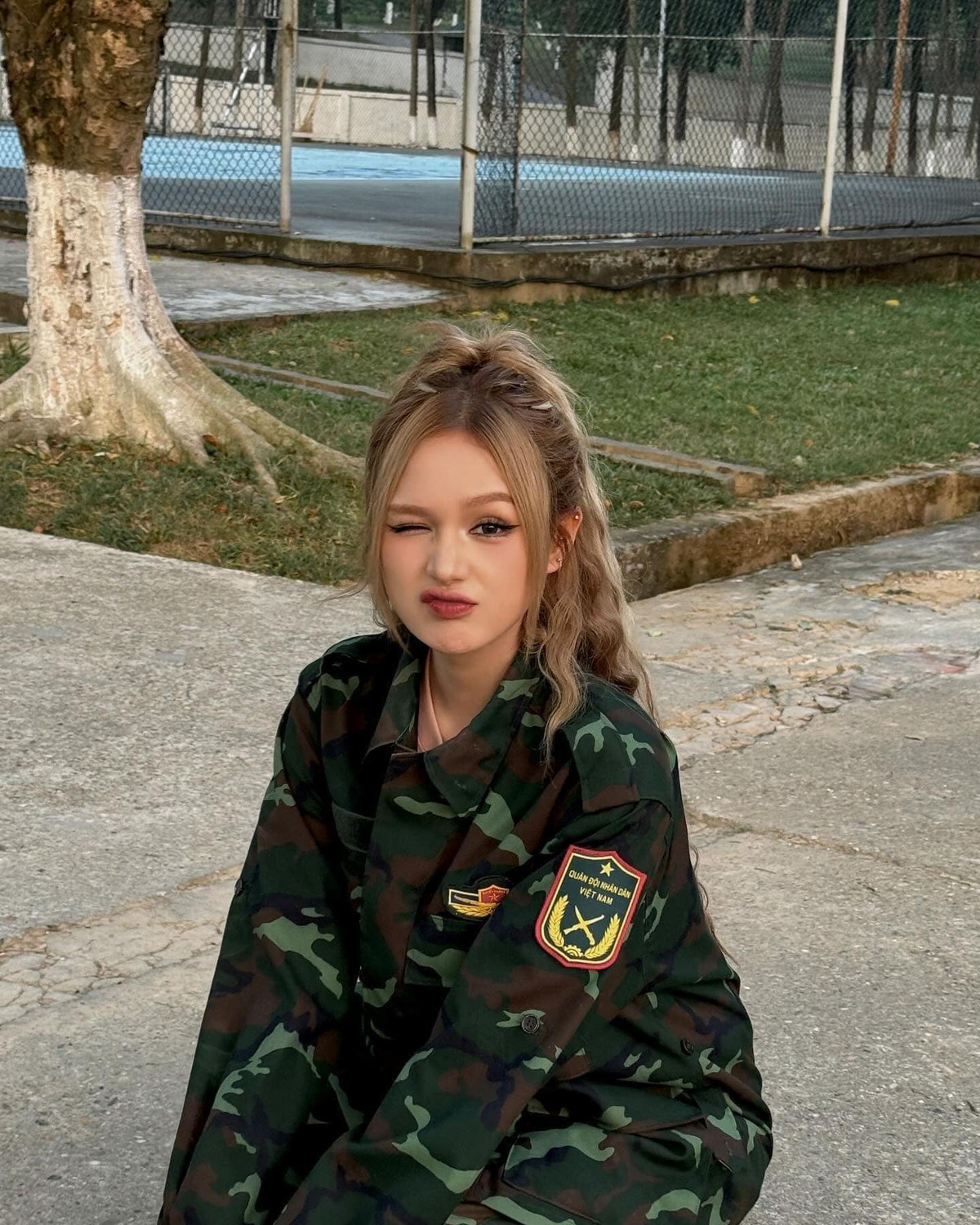 Dưới phần bình luận, khán giả còn suýt xoa khen nhan sắc của Xoài Non qua máy quay cam thường, không chỉnh màu không đánh đèn kỹ lưỡng nhưng rất xinh đẹp.