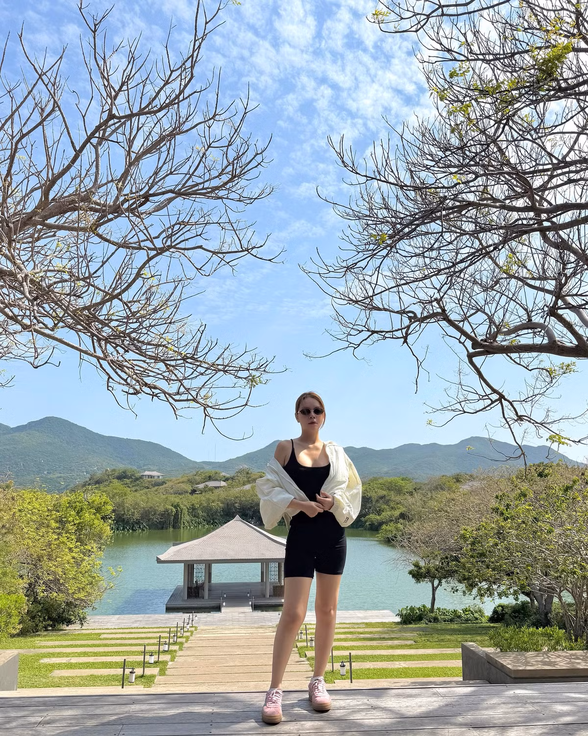 Ở tuổi 40, Phạm Quỳnh Anh vẫn duy trì được vóc dáng thon gọn, săn chắc nhờ chế độ ăn uống khoa học và chăm chỉ tập luyện.