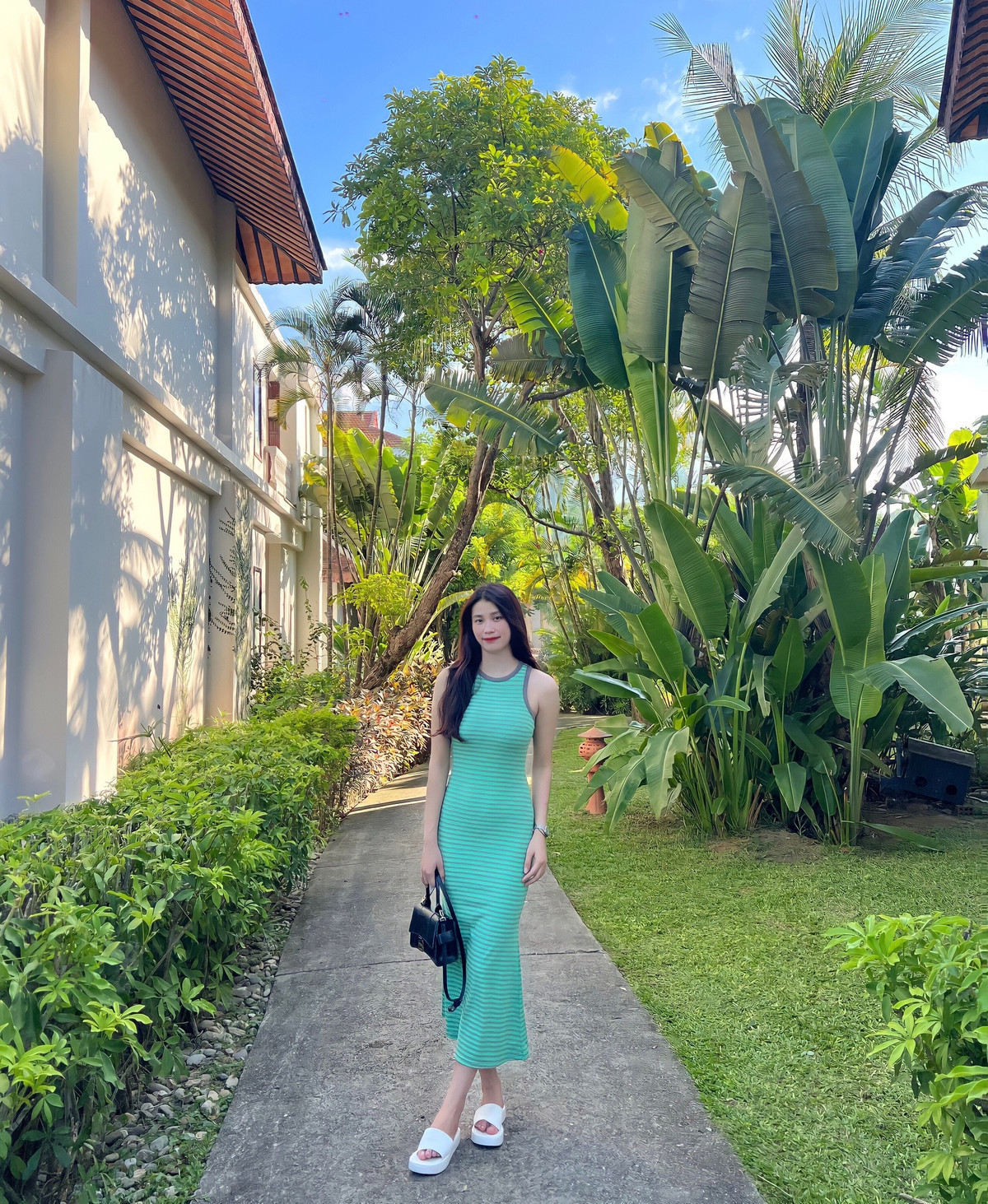 Không ít người xuýt xoa trước vẻ đẹp của Như Tuyền khi hot girl này đăng tải một bức ảnh mặc đồ quyến rũ trên trang cá nhân.