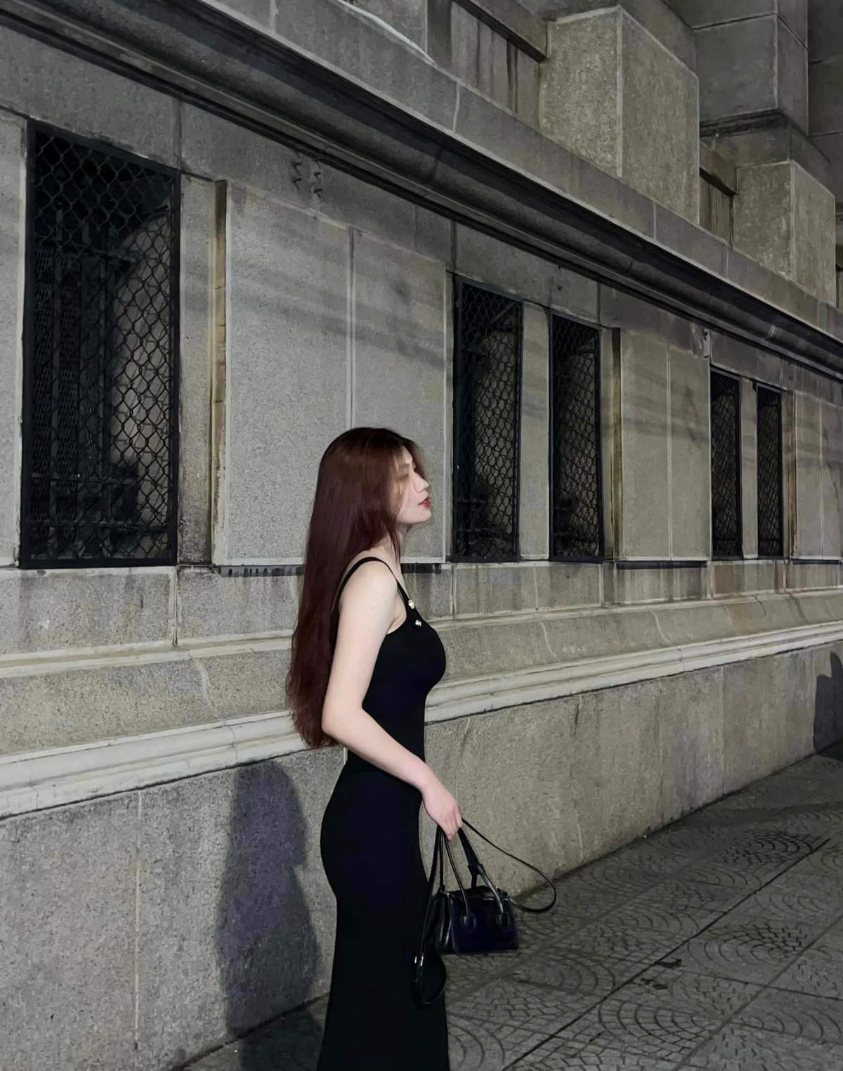 Như Tuyền sở hữu chiều cao hơn 1m60 cùng vóc dáng mỏng manh