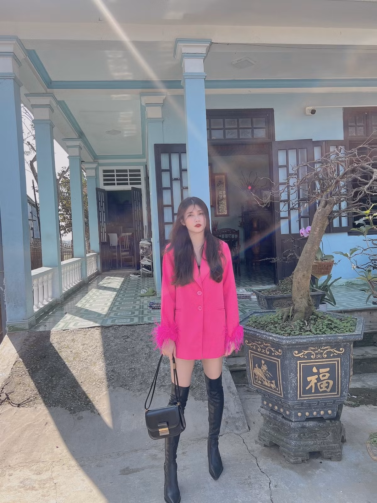 Không chỉ có vòng eo con kiến cựu cầu thủ U19 nữ Việt Nam cũng có gương mặt khả ái