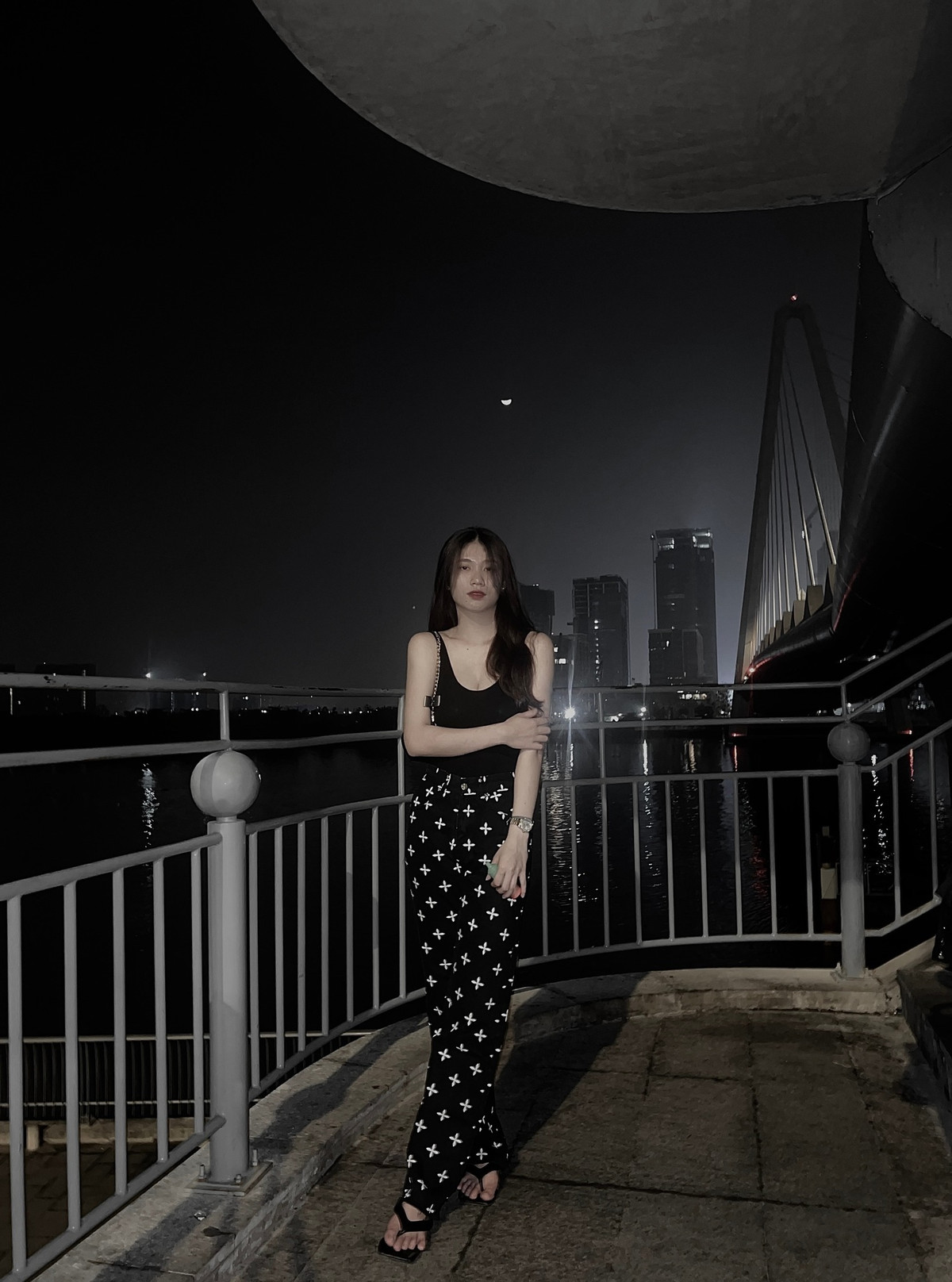 Cô gái đến từ Huế chuộng gu thời trang nóng bỏng.