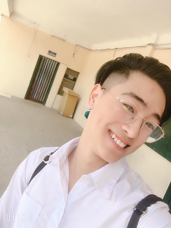 Việc dính phải lùm xùm quảng cáo cho app 18+ trên, Lê Bảo nhận về không ít