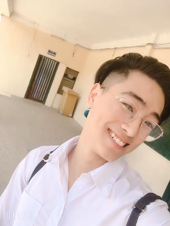 Việc dính phải lùm xùm quảng cáo cho app 18+ trên, Lê Bảo nhận về không ít