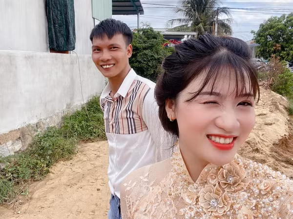Được biết, chàng Youtuber và cô vợ xinh đẹp tổ chức đám cưới vào hồi tháng 3/2021. Hiện đã chào đón một tiểu công chúa đầu lòng kháu khỉnh.