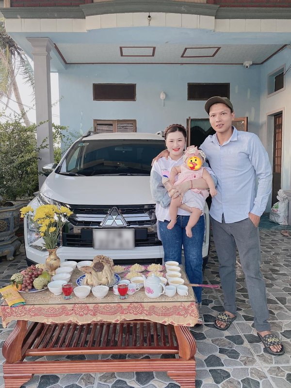 Sau khi chính thức về chung một nhà, Lộc Fuho vẫn tiếp với công việc chính là phụ hồ kiêm YouTuber. Còn bà xã của anh thì mở một cửa hàng quần áo để tự kinh doanh.