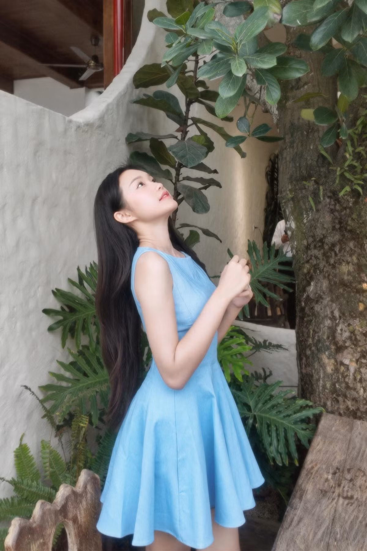 Hiện tại, cân nặng của tiểu thư Hà thành này dao động khoảng 53 kg, tăng khoảng 7 kg so với thời điểm thi Hoa hậu Việt Nam 2020, nhưng vẫn giữ được vóc dáng cân đối và quyến rũ.