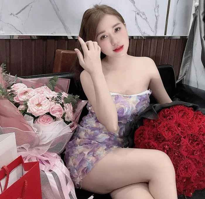 Xây dựng kênh Tiktok từ con số 0, đến nay Lâm Anh đã trở thành một Tiktoker trẻ đạt được nhiều thành tích. Trong mảng sáng tạo nội dung, những video của cô đều đạt được lượng tương tác cao, có những video lên tới hàng triệu lượt. Cô nàng bật mí, có thời điểm cô đã nhận được hợp đồng với mức hàng chục USD mỗi tháng.