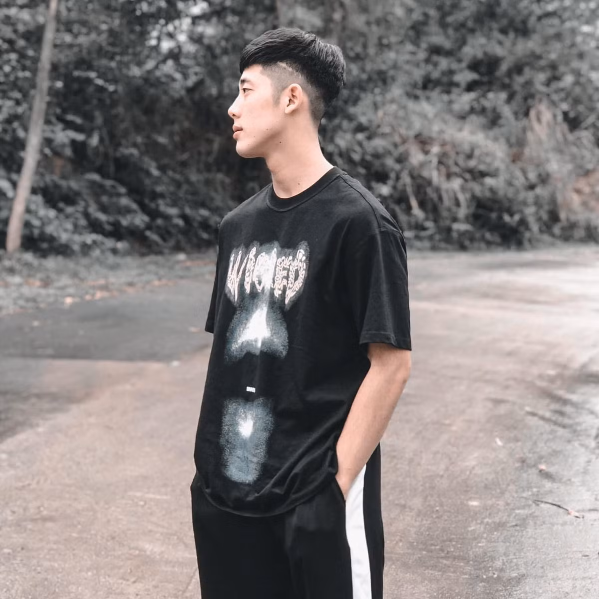 Bên cạnh đó, Vũ Tiến Quân còn tiết lộ mình là một người đam mê thể thao, yêu thích bộ môn cầu lông và từng tham gia vào đội tuyển tỉnh và đội cầu lông trẻ Việt Nam tại trường Đại học Thể Dục Thể Thao Bắc Ninh.