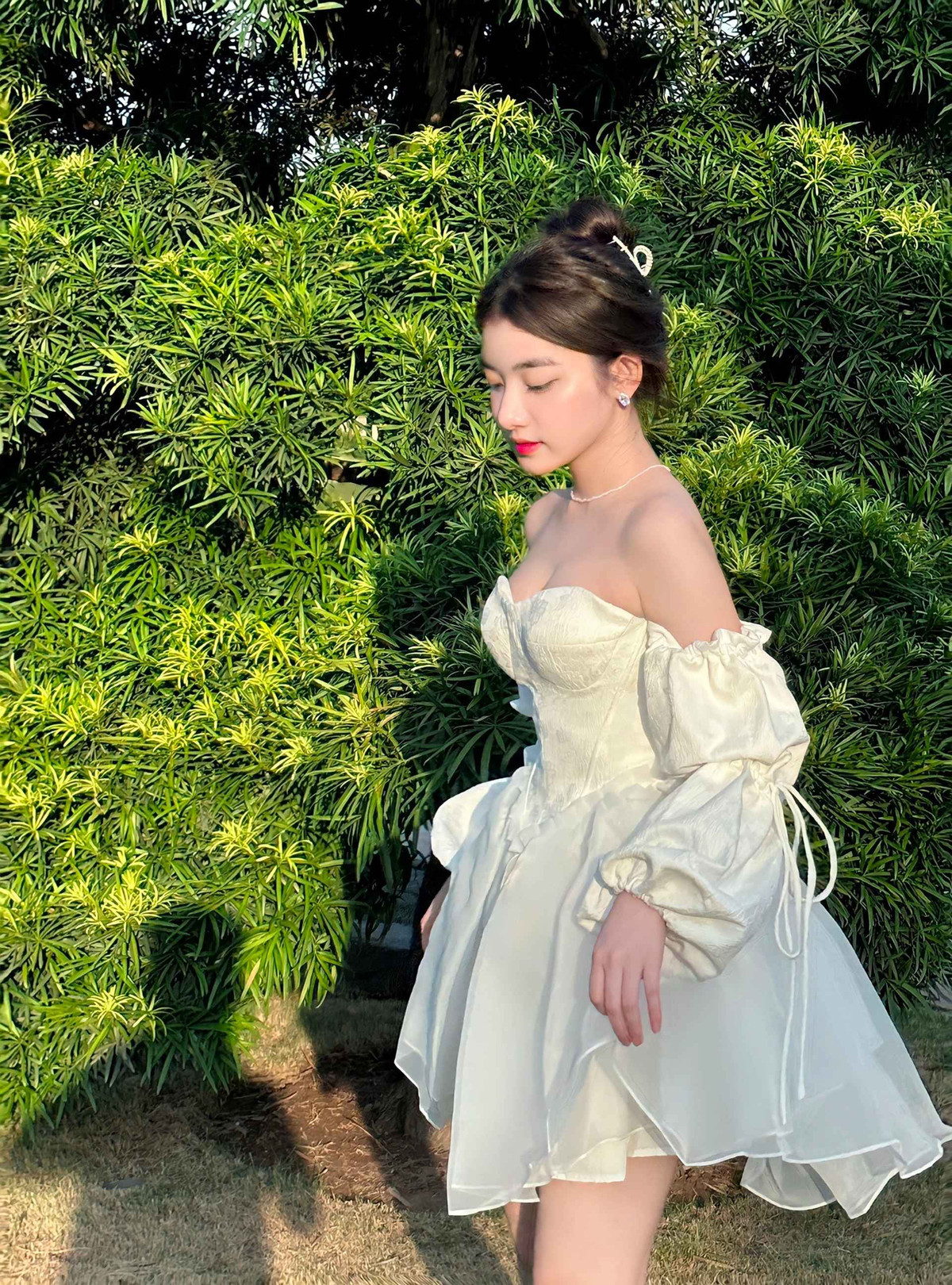 Biết được con gái lựa chọn theo đuổi công việc khá mới lạ, bố mẹ của Quỳnh Trương tỏ ra lo lắng. Người thân trong gia đình luôn dặn dò và mong muốn cô phải ưu tiên học tập lên hàng đầu.