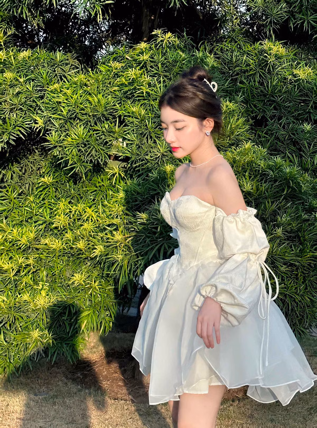 Biết được con gái lựa chọn theo đuổi công việc khá mới lạ, bố mẹ của Quỳnh Trương tỏ ra lo lắng. Người thân trong gia đình luôn dặn dò và mong muốn cô phải ưu tiên học tập lên hàng đầu.