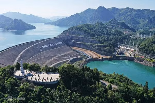 Nguyen Chanh van phong TAND Hoa Binh tung an cap dau o Nha may thuy dien ra sao?