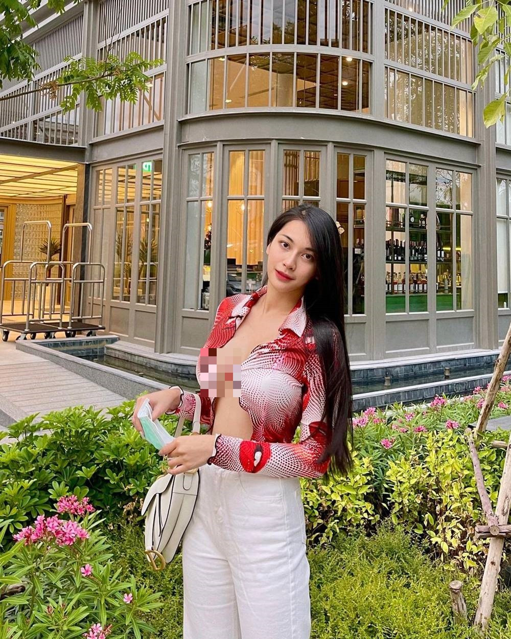 Qua những hình ảnh mà hot girl Ruangkaw Lunsakaewong đăng tải, có thể thấy cô nàng quyến rũ, hút hồn nhưng vẫn có nét dễ thương.