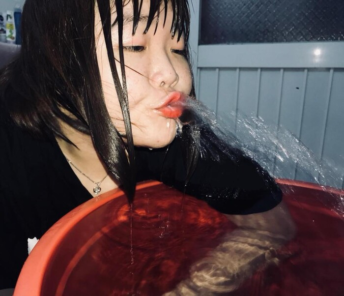 Màn cosplay thành tượng nhân sư của cô gái khiến dân tình cười nghiêng ngả.