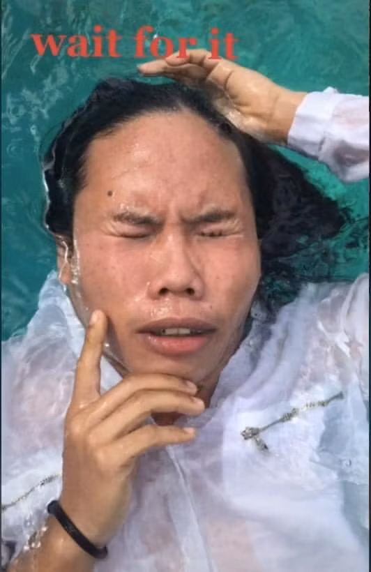 Sau khi xem loạt ảnh của cô gái này, dân mạng ngậm ngùi không nên đưa máy ảnh vào tay bạn thân mình.