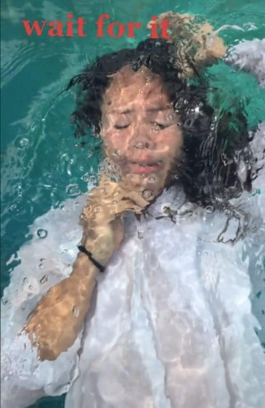 Qua ảnh chụp dưới nước có thể thấy, bức ảnh không hề có tính thẩm mỹ mà trông như thảm họa.