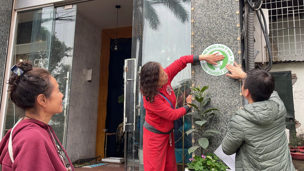 Theo lãnh đạo phường Trúc Bạch cho biết, mô hình này dựa trên tinh thần tự nguyện của các cơ sở kinh doanh dịch vụ ẩm thực, cơ sở lưu trú... tạo điều kiện cho người đi đường và khách du lịch có thể sử dụng nhà vệ sinh tiện lợi, miễn phí.