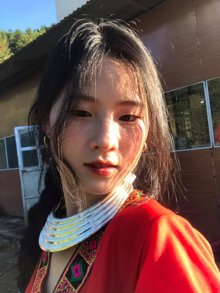 Xuất hiện trong các đoạn clip trên trang TikTok cá nhân, Như gây ấn tượng bởi vẻ đẹp trong trẻo, cuốn hút, mái tóc đen dài đặc trưng của các thiếu nữ miền sơn cước.