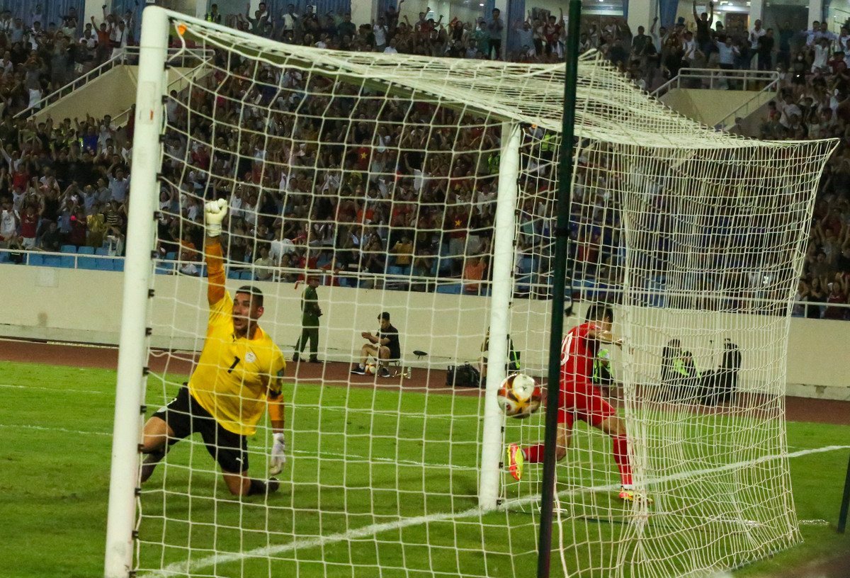 Thang kich tinh Philippines, doi tuyen Viet Nam nuoi hy vong di tiep-Hinh-4