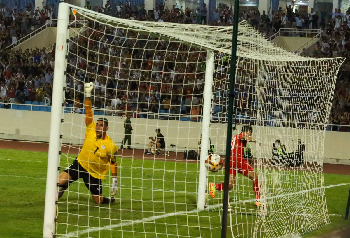 Thang kich tinh Philippines, doi tuyen Viet Nam nuoi hy vong di tiep-Hinh-4