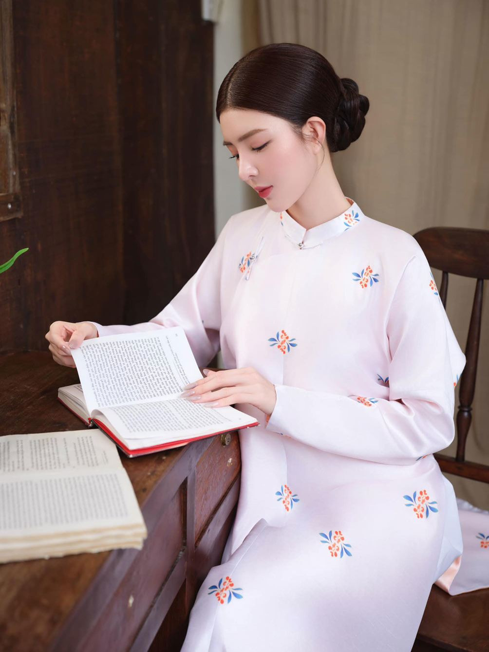 Nhiều năm hoạt động trong showbiz, là người hướng ngoại, tính cách cởi mở nhưng Lilly Luta vẫn luôn trân trọng những giá trị truyền thống.