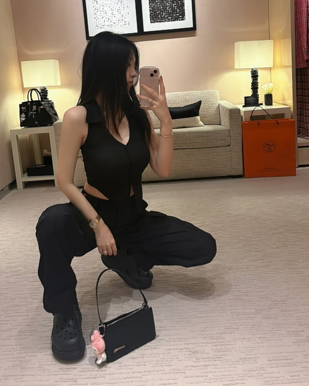 Với sự nghiệp thành công và vẻ đẹp không tuổi, Shin Jae Eun vẫn là biểu tượng sắc đẹp hàng đầu xứ Hàn, khiến người hâm mộ luôn mong chờ những hình ảnh mới từ cô.