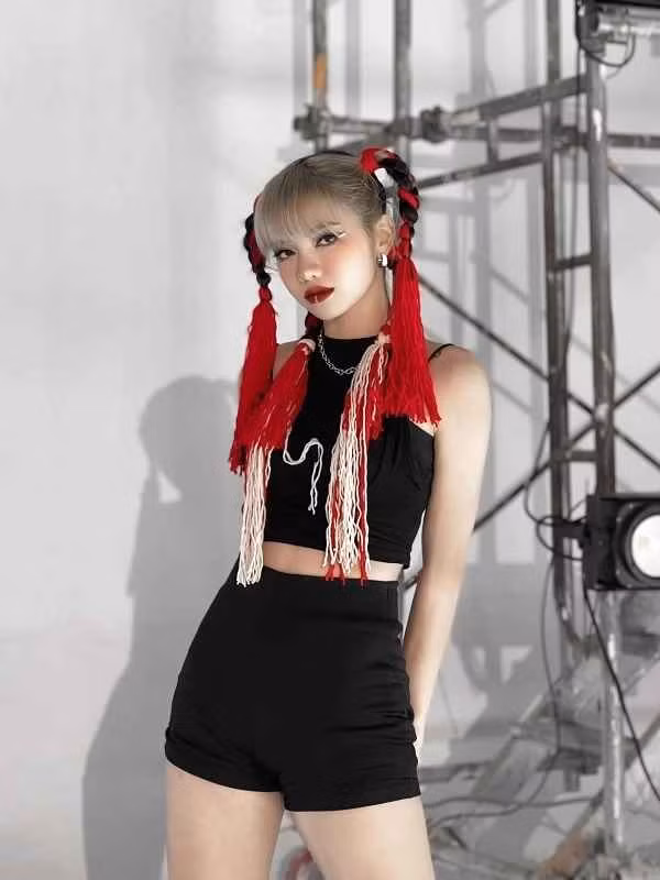 Theo đó CiiN khẳng định mình không cố ý học theo ai hay bắt chước ai mà chỉ thấy idol có cái hay và phù hợp với mình thì làm theo. Ban đầu cô cũng thấy vui khi được gọi như vậy nhưng khi cư dân mạng có phản ứng quá lên thì không vui nữa.