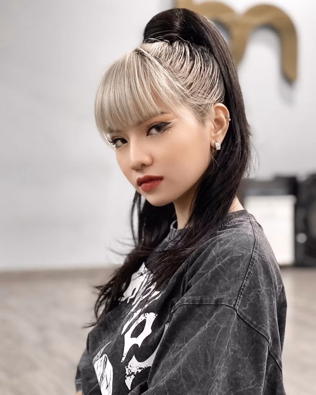 Gái xinh đi ra từ Rap Việt tuyên bố mình không phải là “Lisa Việt Nam” nhưng là fan của Lisa nên có quyền hướng theo style, hình ảnh của idol.