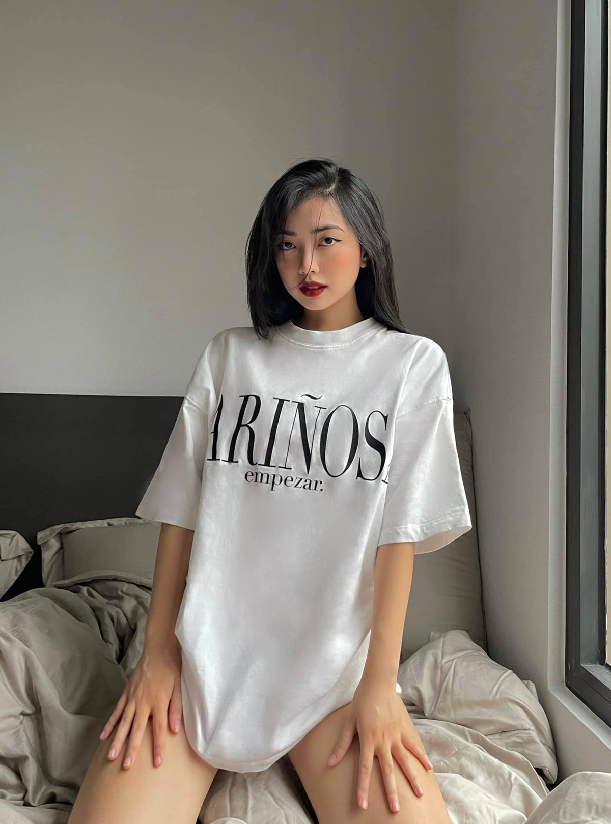 Hà Trang viết: "Đợi anh về đội mới ngồi viết những dòng tâm sự này. Những lời dành riêng cho anh. Thời gian yêu nhau của mình không quá dài nhưng cũng không quá ngắn. Đủ để chúng mình chứng kiến nhau trưởng thành. Đủ để thay đổi và bù đắp vào những khuyết điểm của nhau. Đủ để kết thúc câu chuyện tình yêu, bước vào một chặng đường mới..