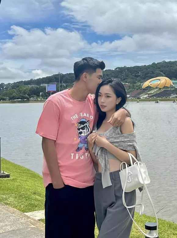 Đáp lại tình cảm của đối phương, Chinh Đen sau đó nhắn nhủ hết sức mùi mẫn: "Cảm ơn baby nhé".