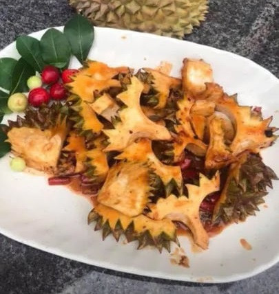 Thậm chí, một số dân mạng còn bày cách giải quyết quả sầu riêng có 1-0-2 này cho chàng thanh niên bằng cách cực bá đạo.