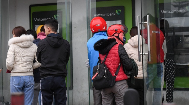 Báo Dân Việt từng dẫn chứng, các giao dịch trên ATM, năm 2024 tiếp tục ghi nhận đà sụt giảm liên tiếp. Giao dịch trên ATM được xử lý qua hệ thống NAPAS tiếp tục giảm 19,5% về số lượng và 19,1% về giá trị so với cùng kỳ năm 2023. Đến nay, tỷ trọng giao dịch ATM chỉ chiếm 2,63% tổng giao dịch qua hệ thống NAPAS.