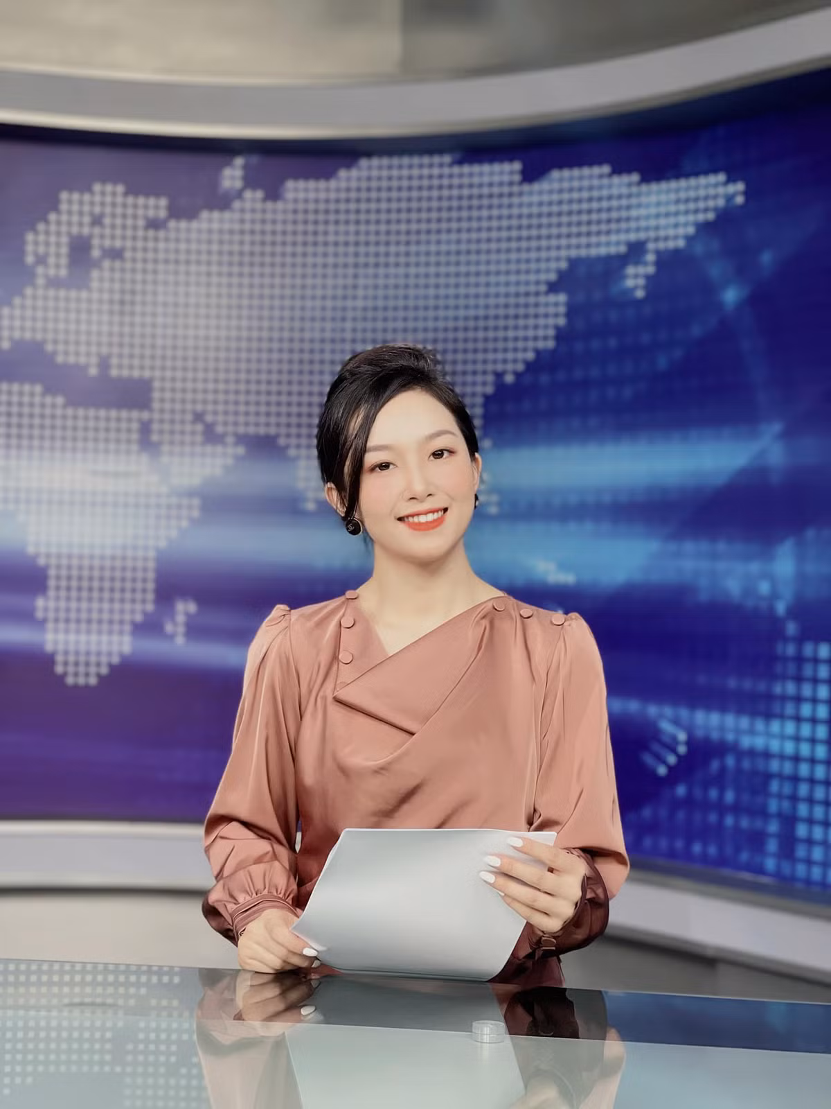 Ở ngoài đời, Trâm Anh được nhận xét có gương mặt xinh dịu hiền cùng phong cách ăn mặc tôn dáng. Nhiều nhà đài thường có những quy tắc về trang phục dành riêng cho các MC, BTV, Đài Phát thanh và Truyền hình Nghệ An cũng không ngoại lệ.