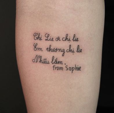 Xăm hình bằng tiếng Việt vừa khiến bạn trở nên chất hơn, 'nghệ' hơn vừa giúp bảo tồn và giữ gìn ngôn ngữ mẹ đẻ của chúng ta.