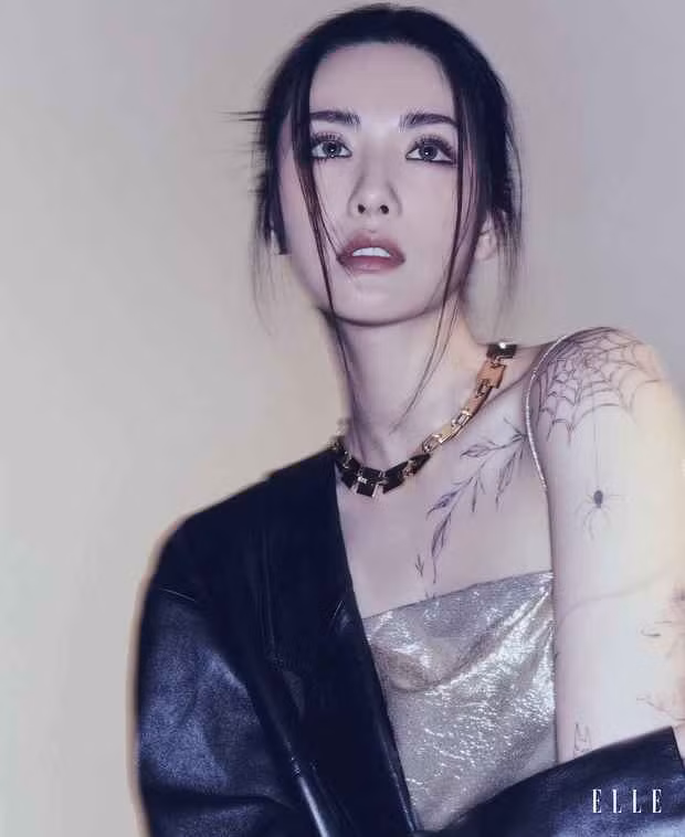 Cô chủ yếu xăm hình hoa lá, mạng nhện và cho biết cô đã cân nhắc, lựa chọn kỹ lưỡng từng hình.